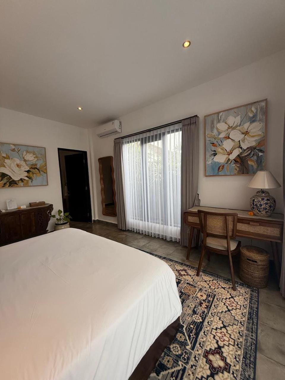 Seating area, Bedroom