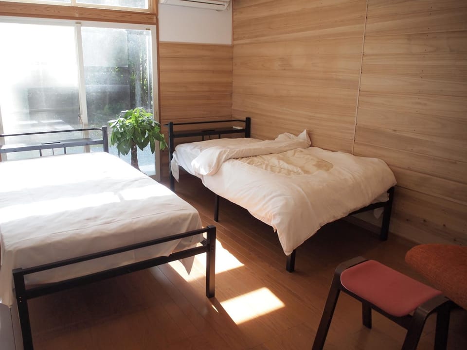 Photo of the whole room, Bedroom