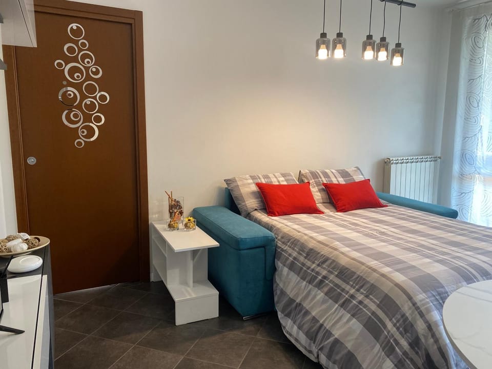 Bed, Living room, Photo of the whole room