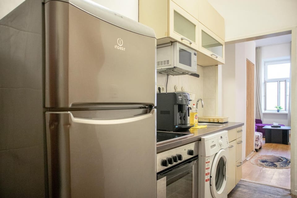 Coffee/tea facilities, Kitchen or kitchenette, oven, stove, toaster, washing machine
