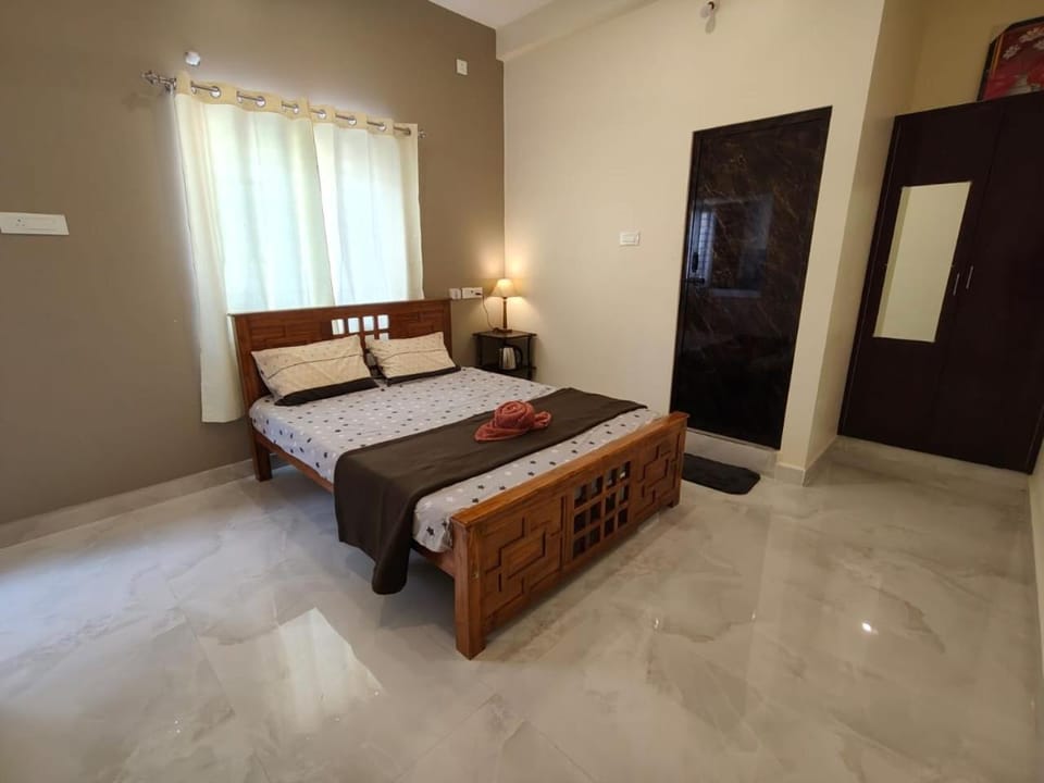 Photo of the whole room, Bedroom