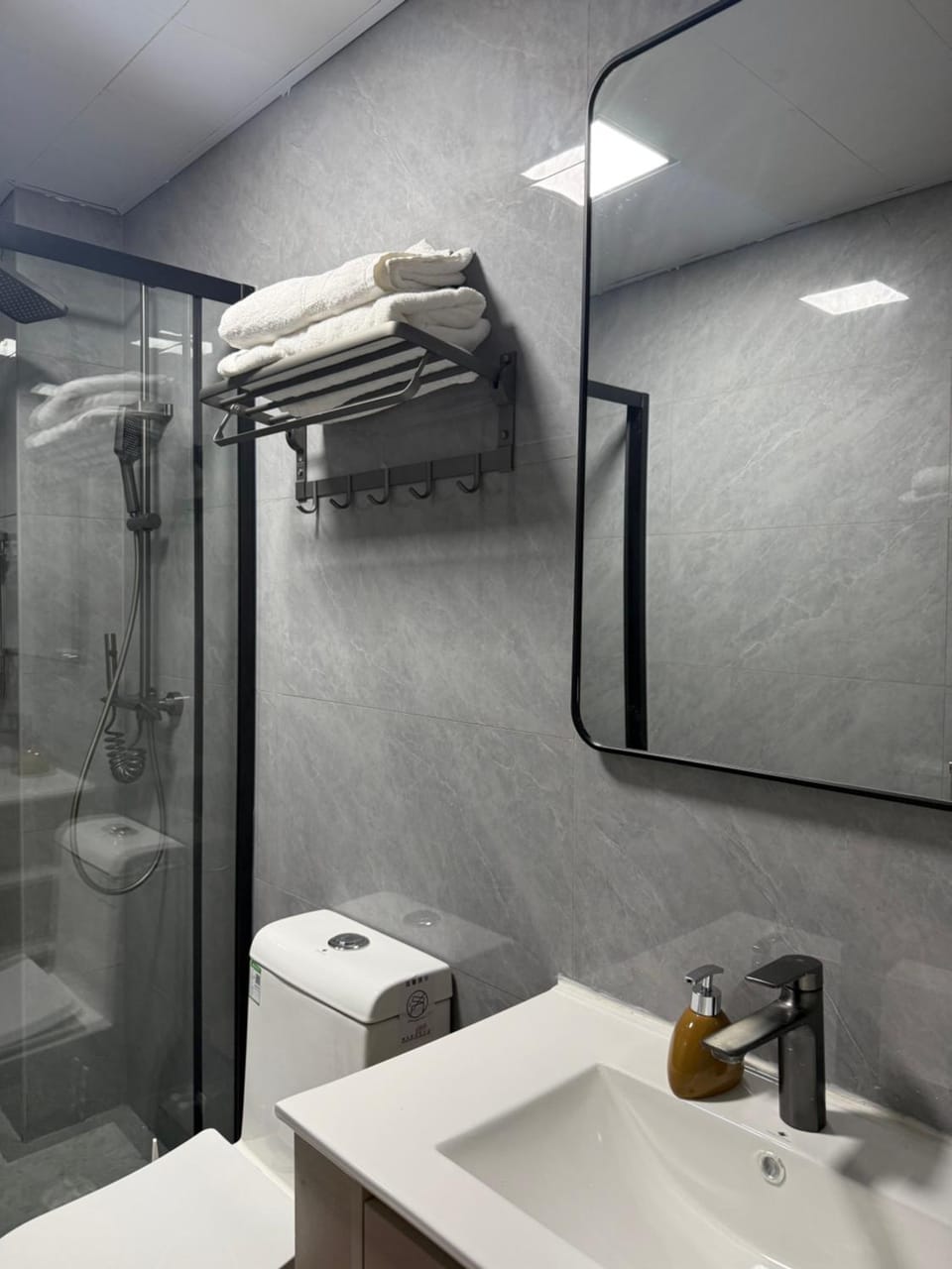 COZY 3BEDROOM ALL ENSUITE WITH GYM and POOL in KILELESHWA Apartment in Nairobi