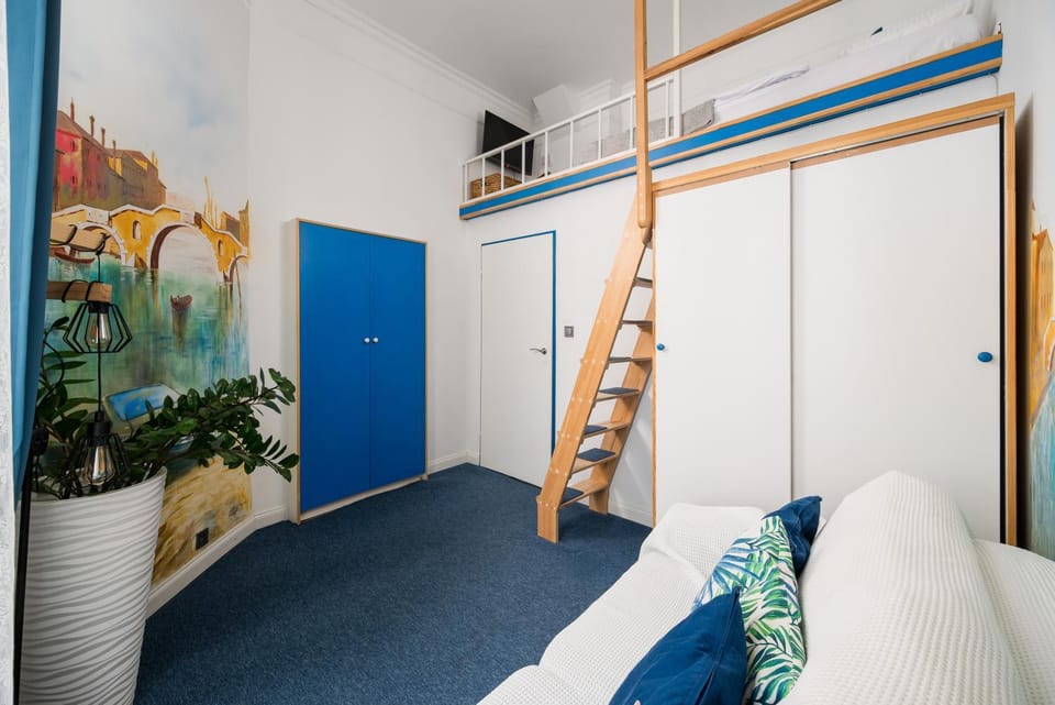 Bed, Photo of the whole room, Bedroom, wardrobe