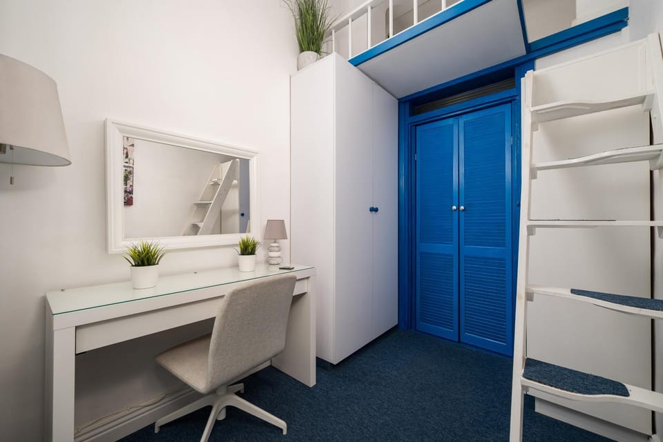 Bedroom, wardrobe