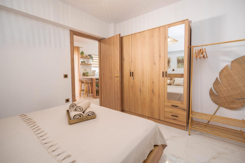 Bedroom, wardrobe