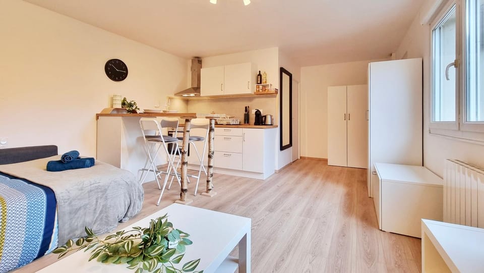 Kitchen or kitchenette, Living room, Dining area