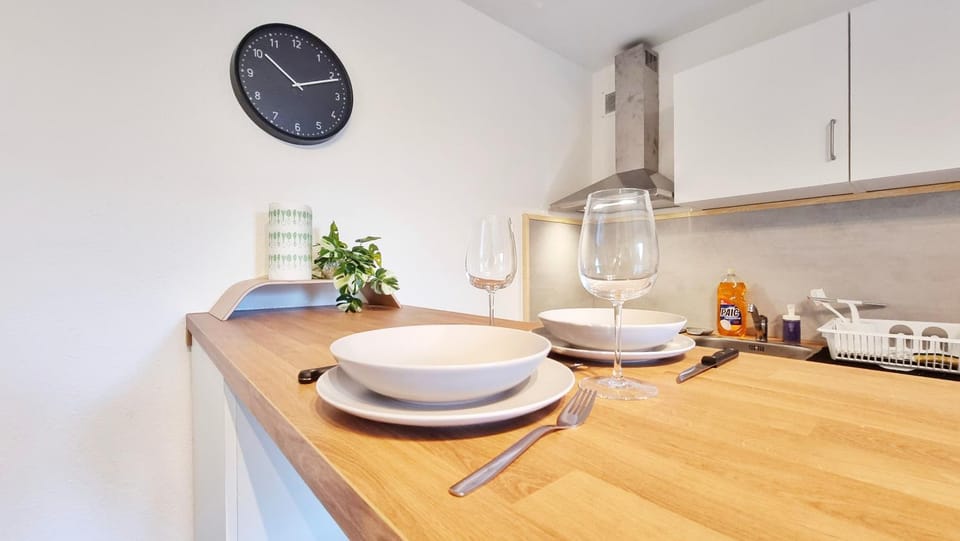 Coffee/tea facilities, Kitchen or kitchenette, Dining area