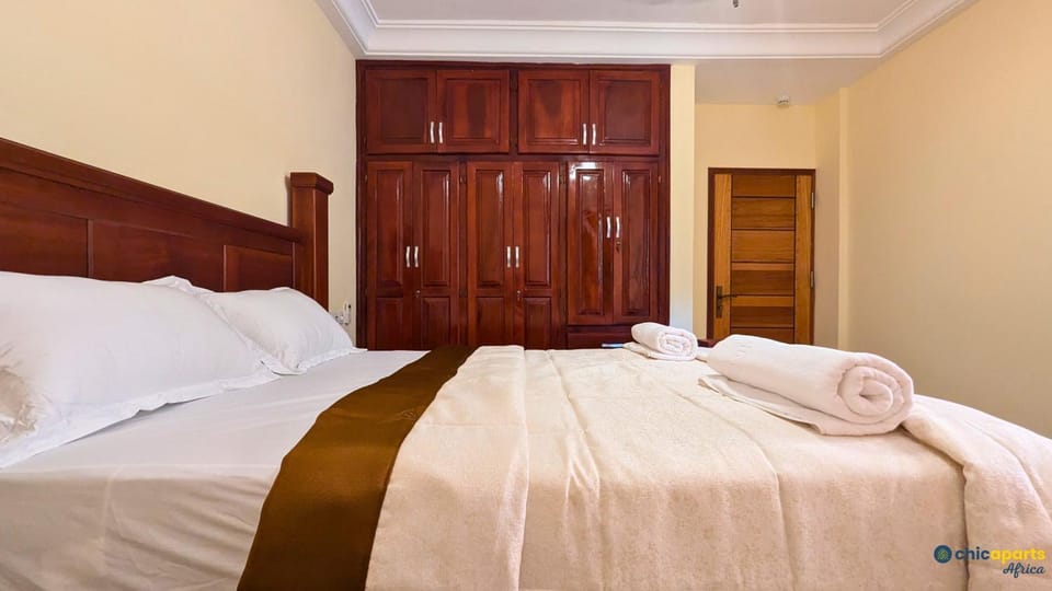 Photo of the whole room, Bedroom, towels