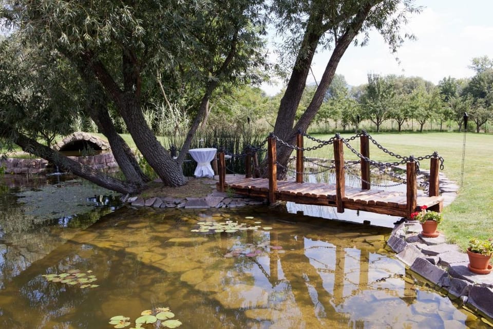 Restaurant/places to eat, Garden