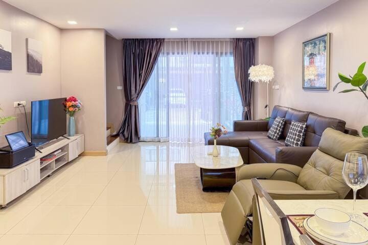 温馨惬意的3卧3卫私人别墅可住8人 Villa in Pattaya City