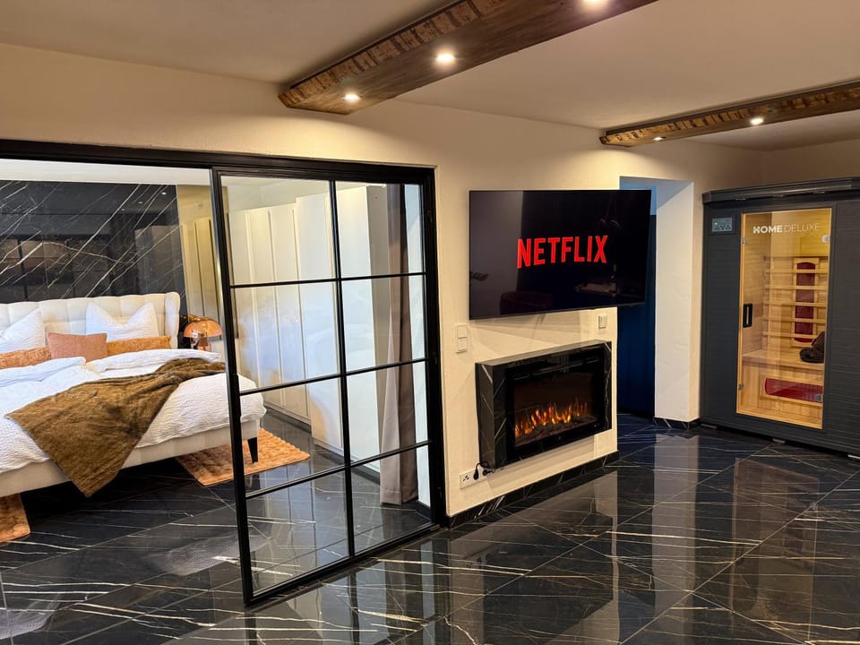 TV and multimedia, Photo of the whole room