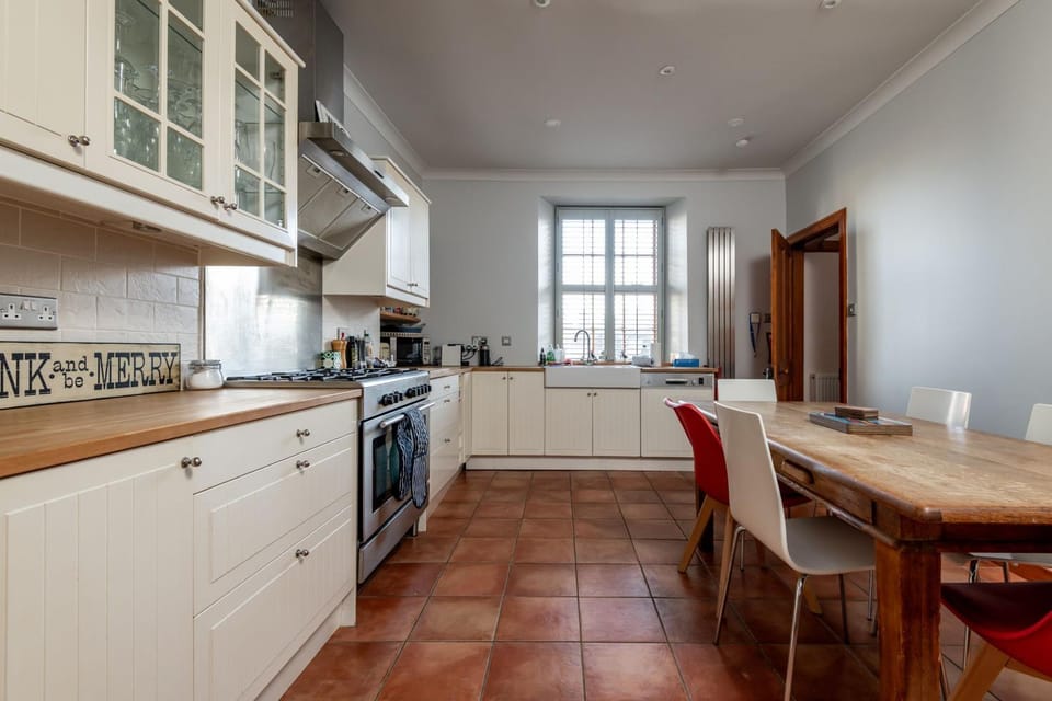 Kitchen or kitchenette, Dining area, oven, stove, toaster