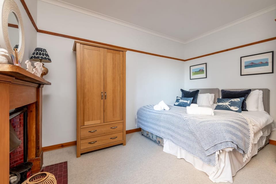 Bed, Photo of the whole room, Bedroom, towels, wardrobe