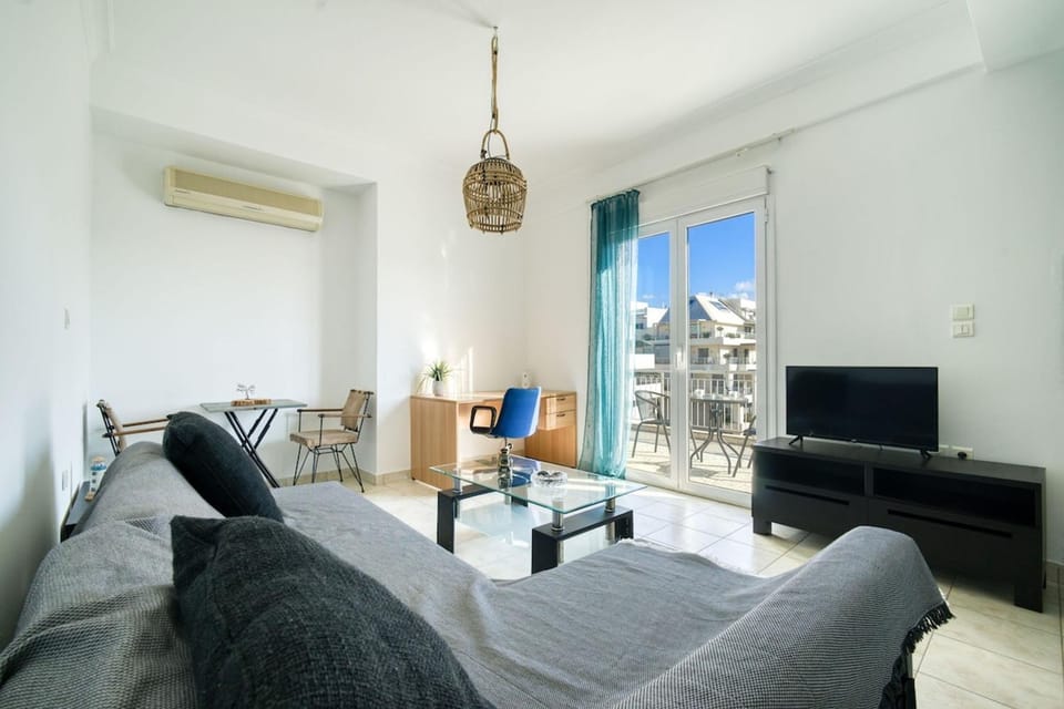 TV and multimedia, Living room, Seating area, air conditioner