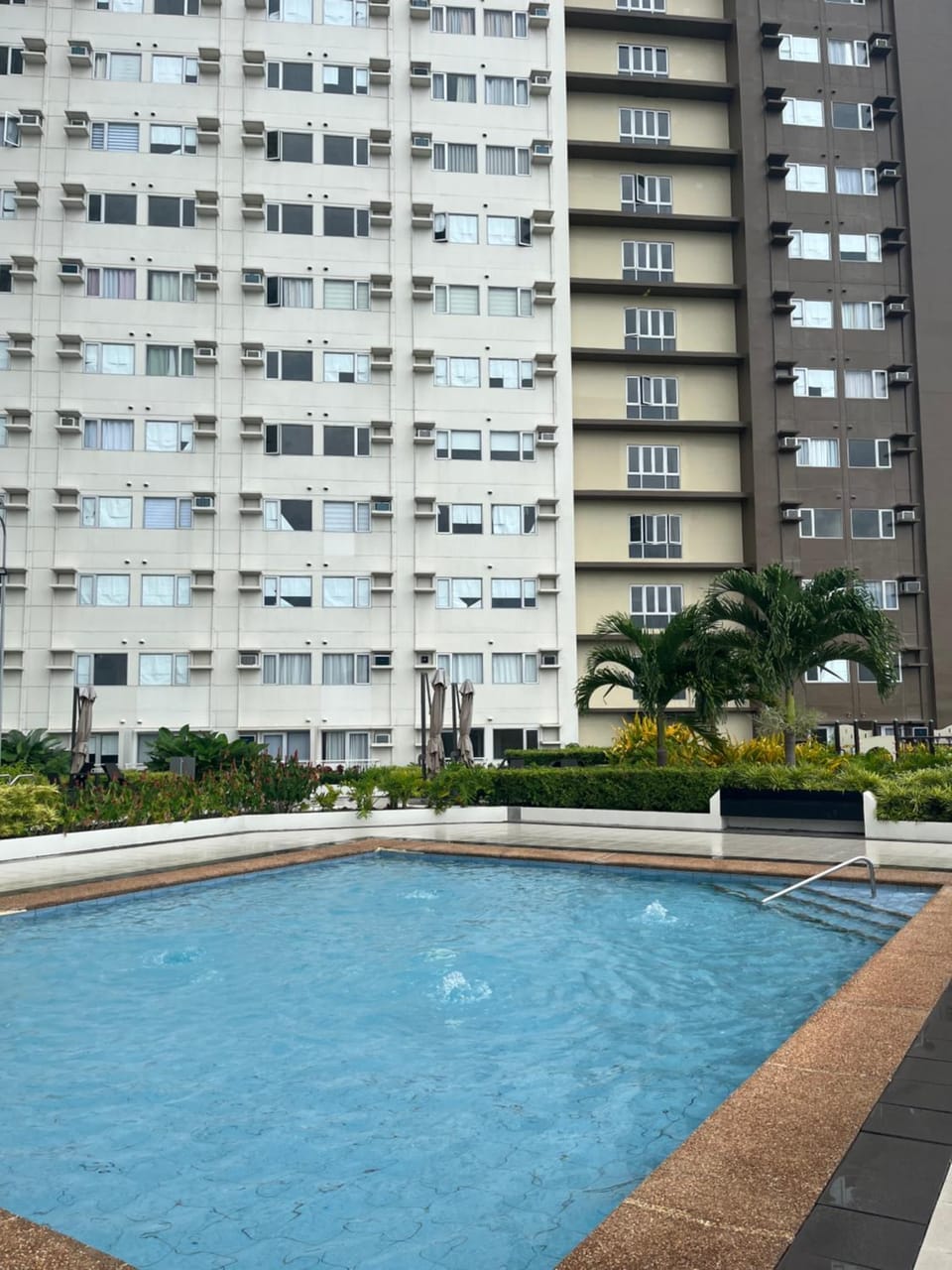 Day, Swimming pool