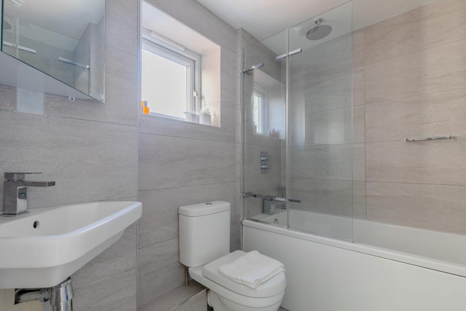 Chic 1BDR City Retreat with Views of the Shard Apartment in London Borough of Southwark