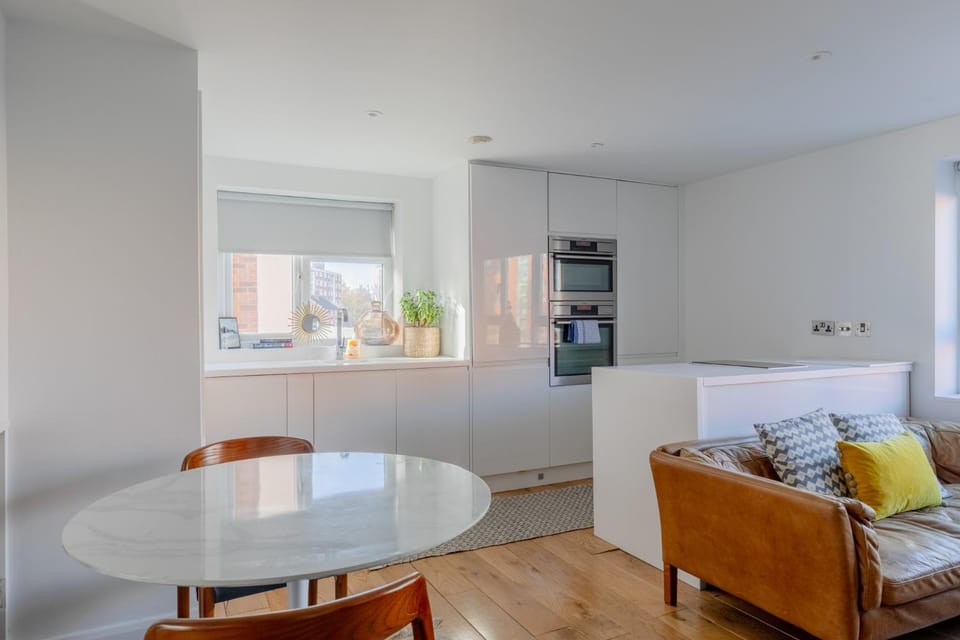 Chic 1BDR City Retreat with Views of the Shard Apartment in London Borough of Southwark