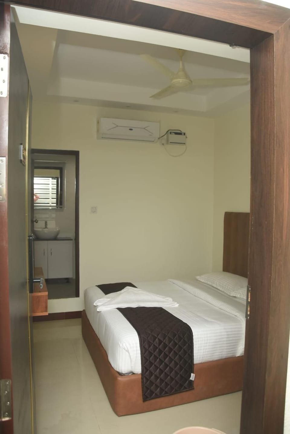 Bed, Bedroom, air conditioner