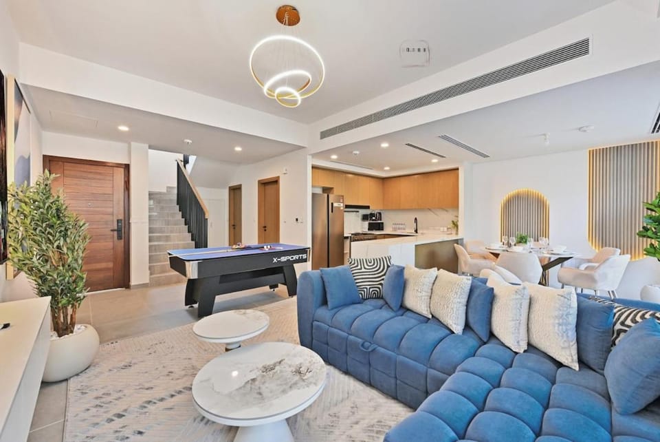 Golden Stays - Luxe 4BR Villa Family-Friendly and Fully Equipped Villa in Dubai