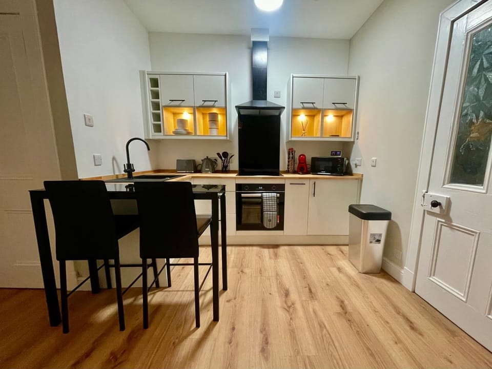 Kitchen or kitchenette, Dining area, oven, stove, toaster
