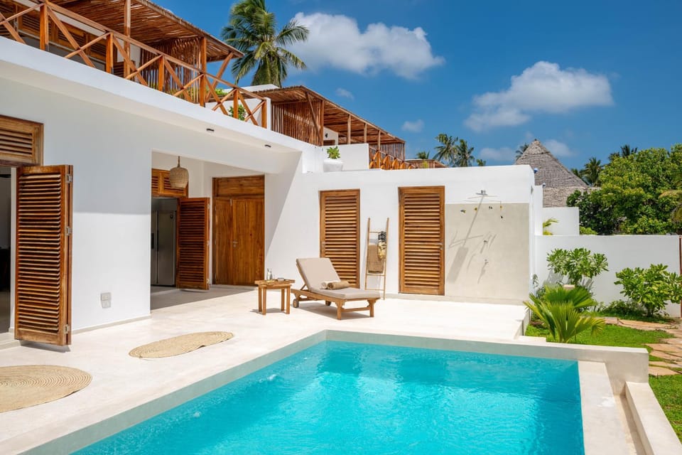 Property building, Pool view, Swimming pool, sunbed