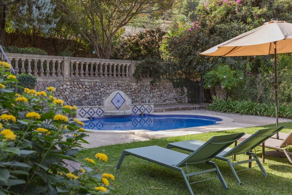 Garden, Garden view, Pool view, Swimming pool, sunbed