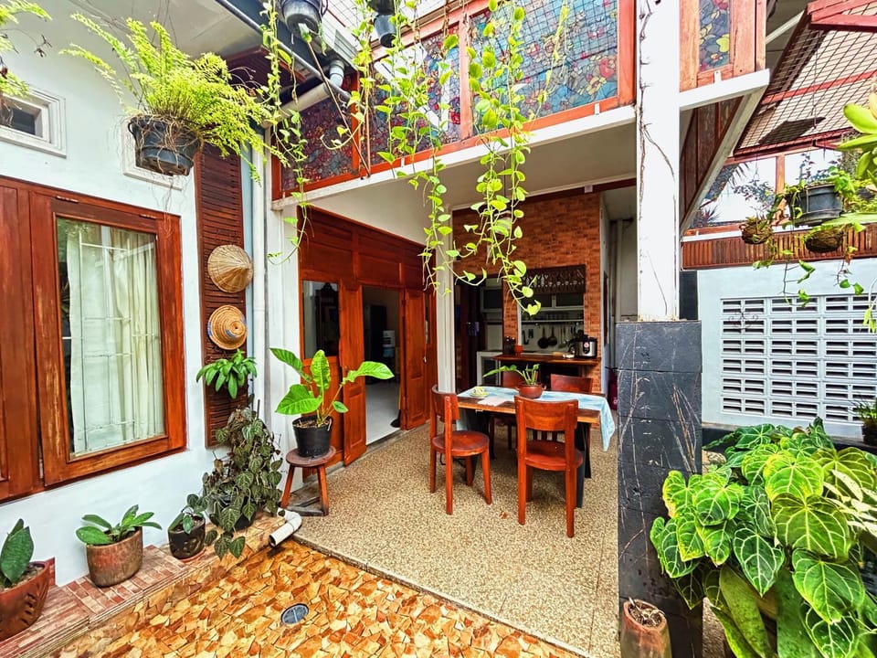 Garden, Dining area