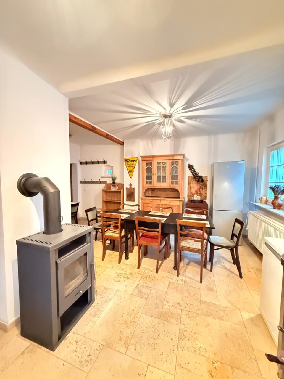 Kitchen or kitchenette, Seating area
