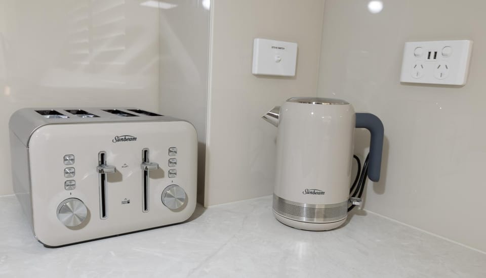 Coffee/tea facilities, toaster, kitchen