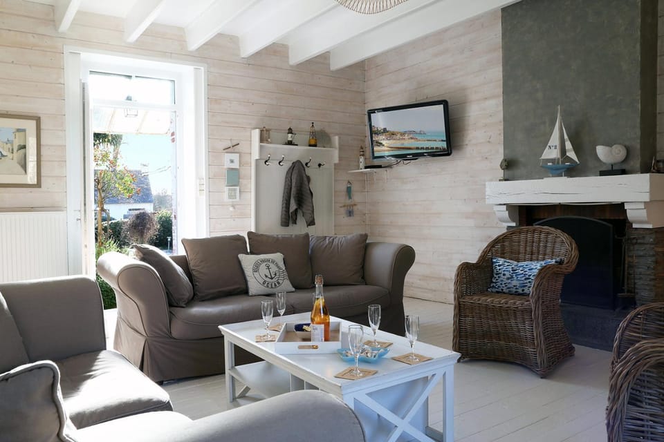 Communal lounge/ TV room, Living room