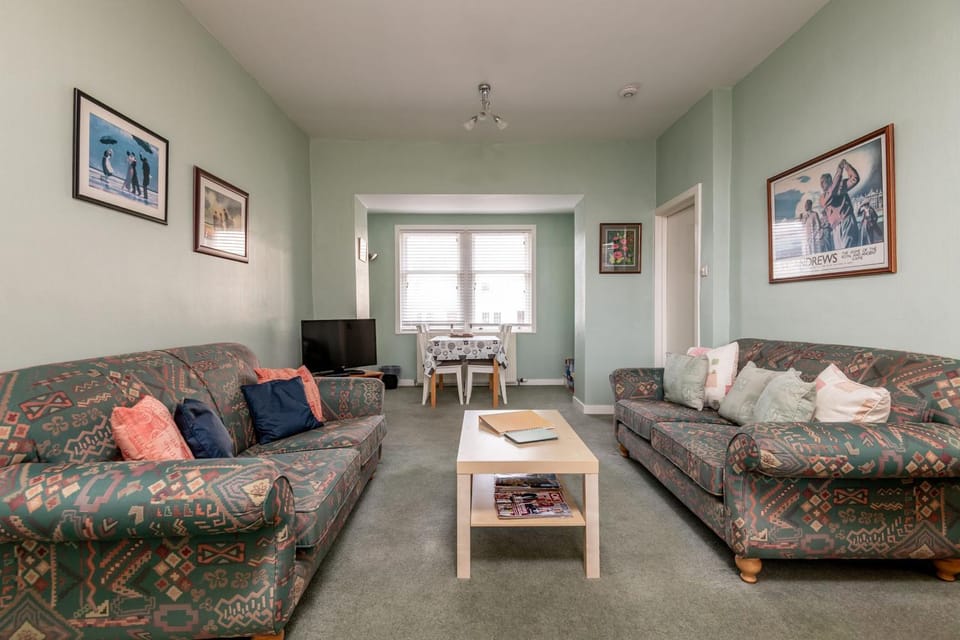 Communal lounge/ TV room, Living room