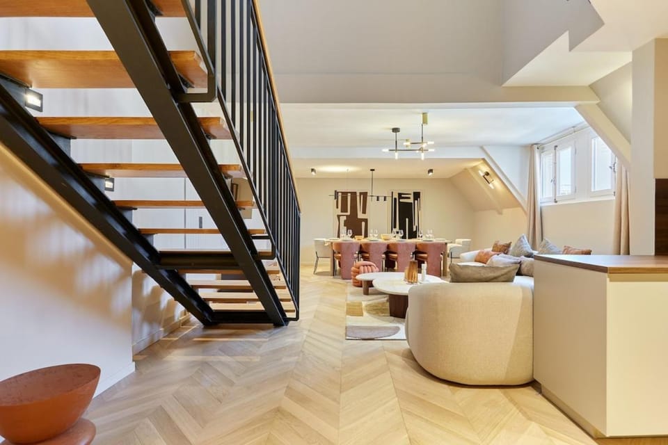 Grand Duplex - Arc de Triomphe Apartment in Paris