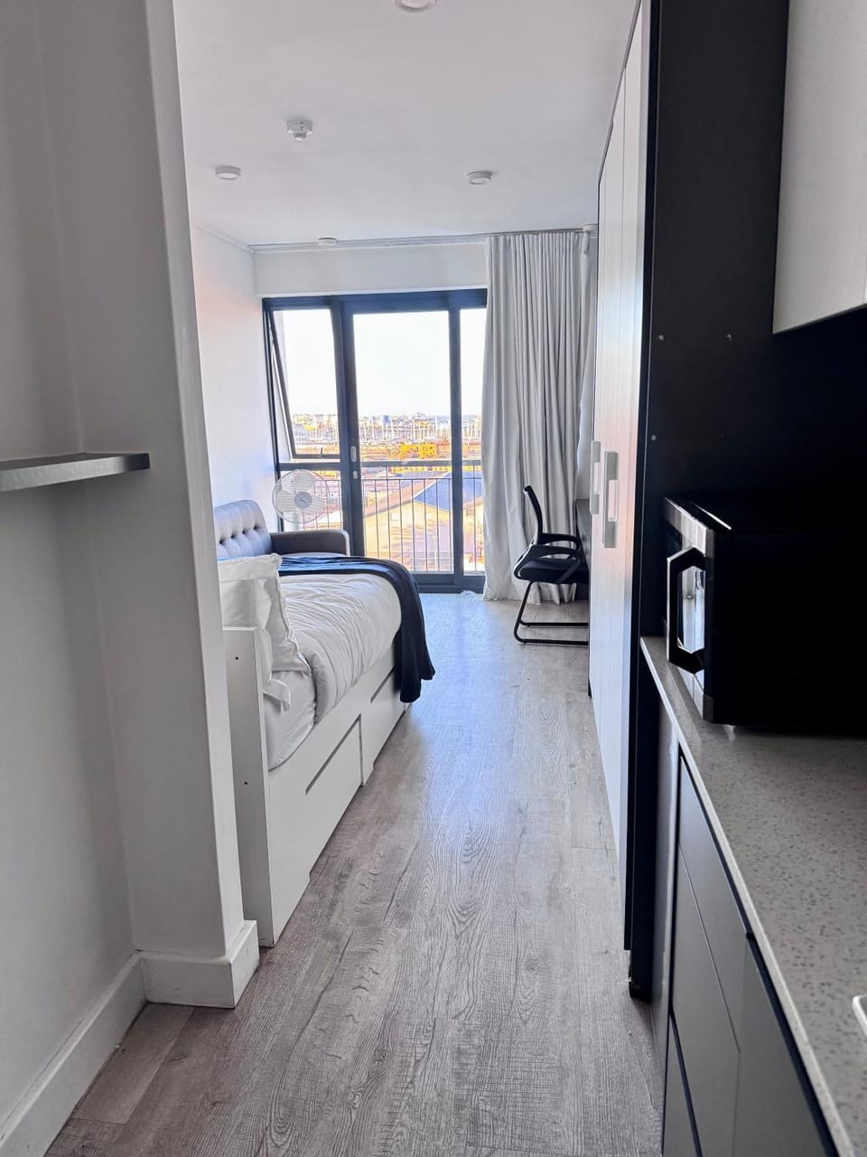 Modern Studio at 1 on Albert with Habour View Apartment in Cape Town