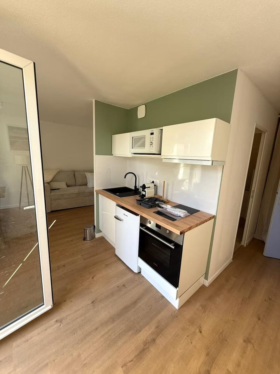 Kitchen or kitchenette, oven, stove