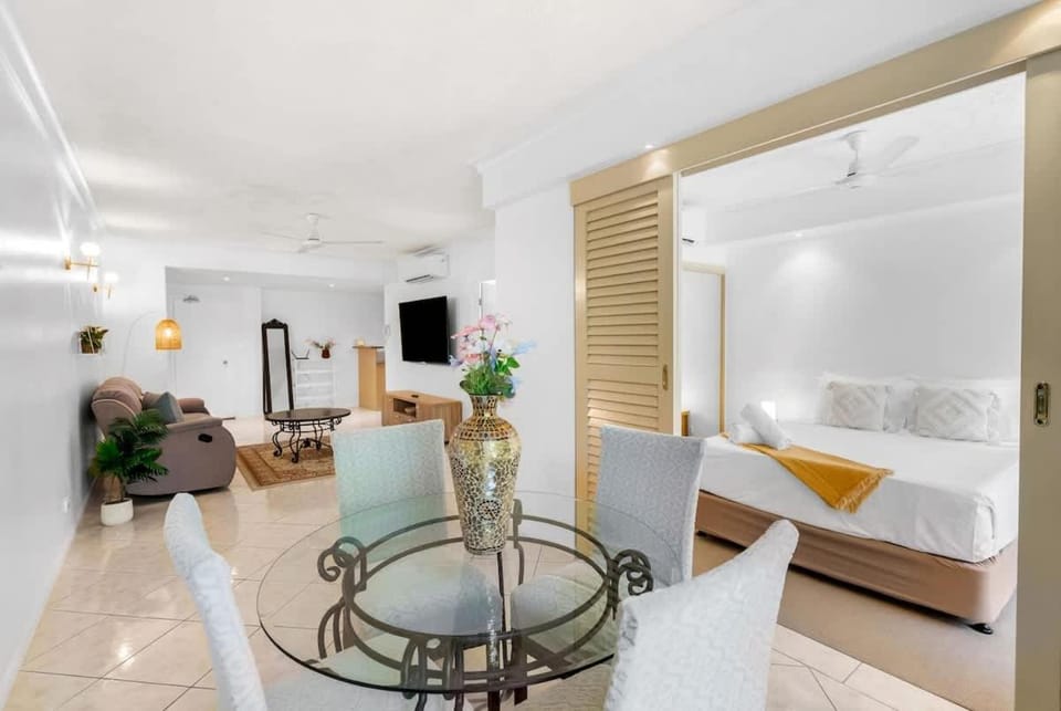 The Lakes Escape - Resort Living by Botanic Gardens Apartment in Edge Hill