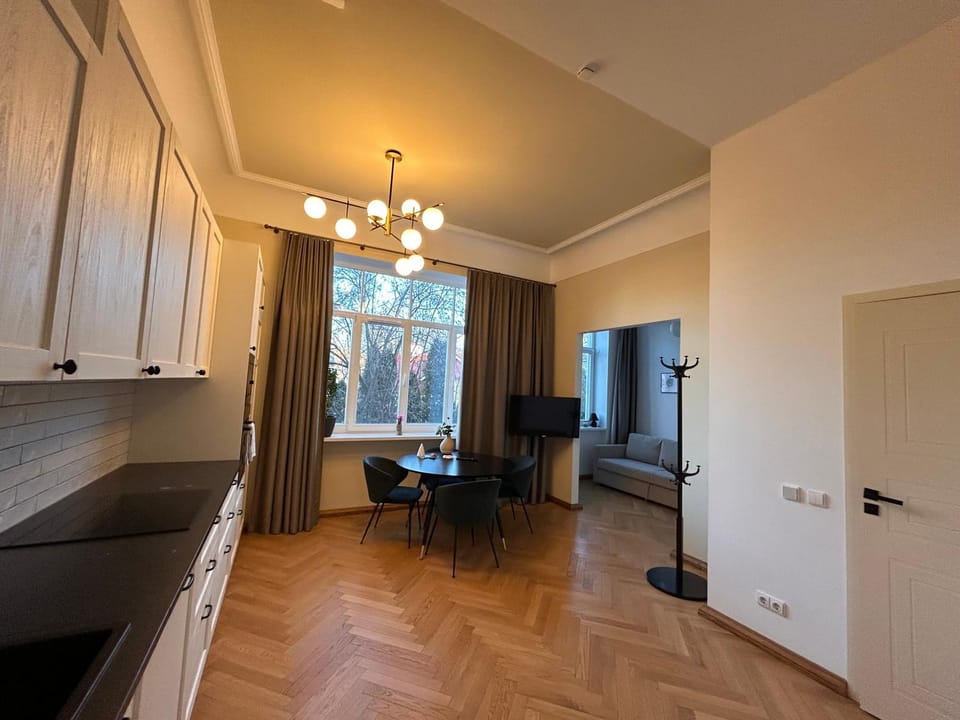 Kitchen or kitchenette, Seating area, Dining area