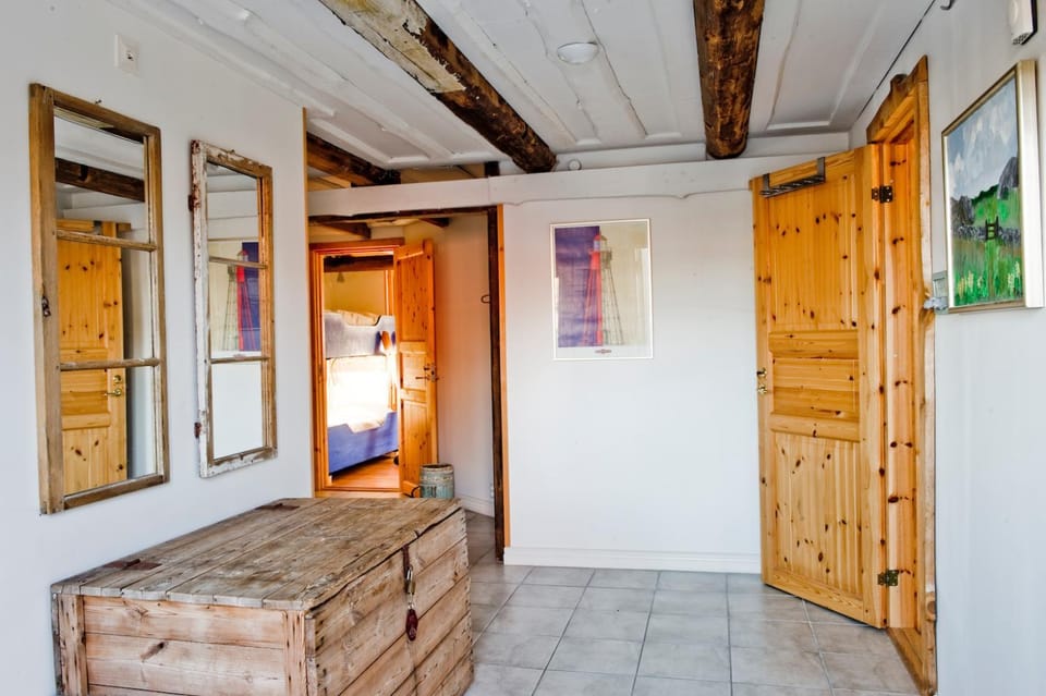 Rovor och Rum Ladugården Apartment in Västra Götaland County