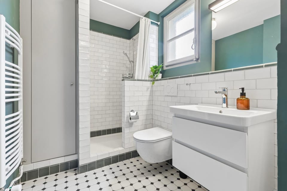 Shower, Toilet, Bathroom