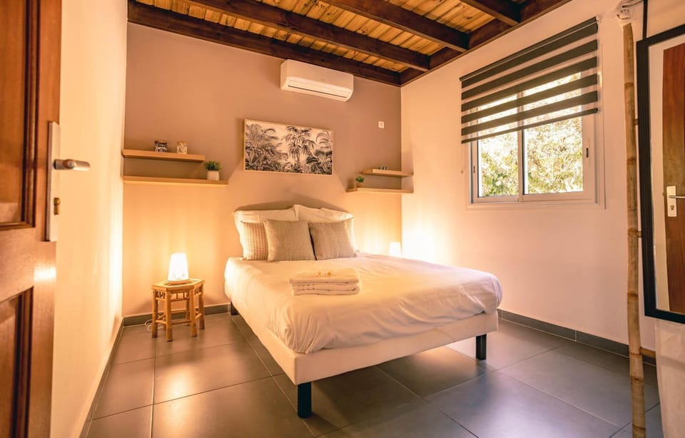 Bed, Bedroom, air conditioner