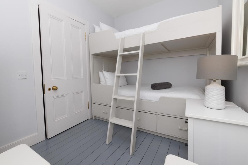 Bed, Photo of the whole room, Bedroom, bunk bed