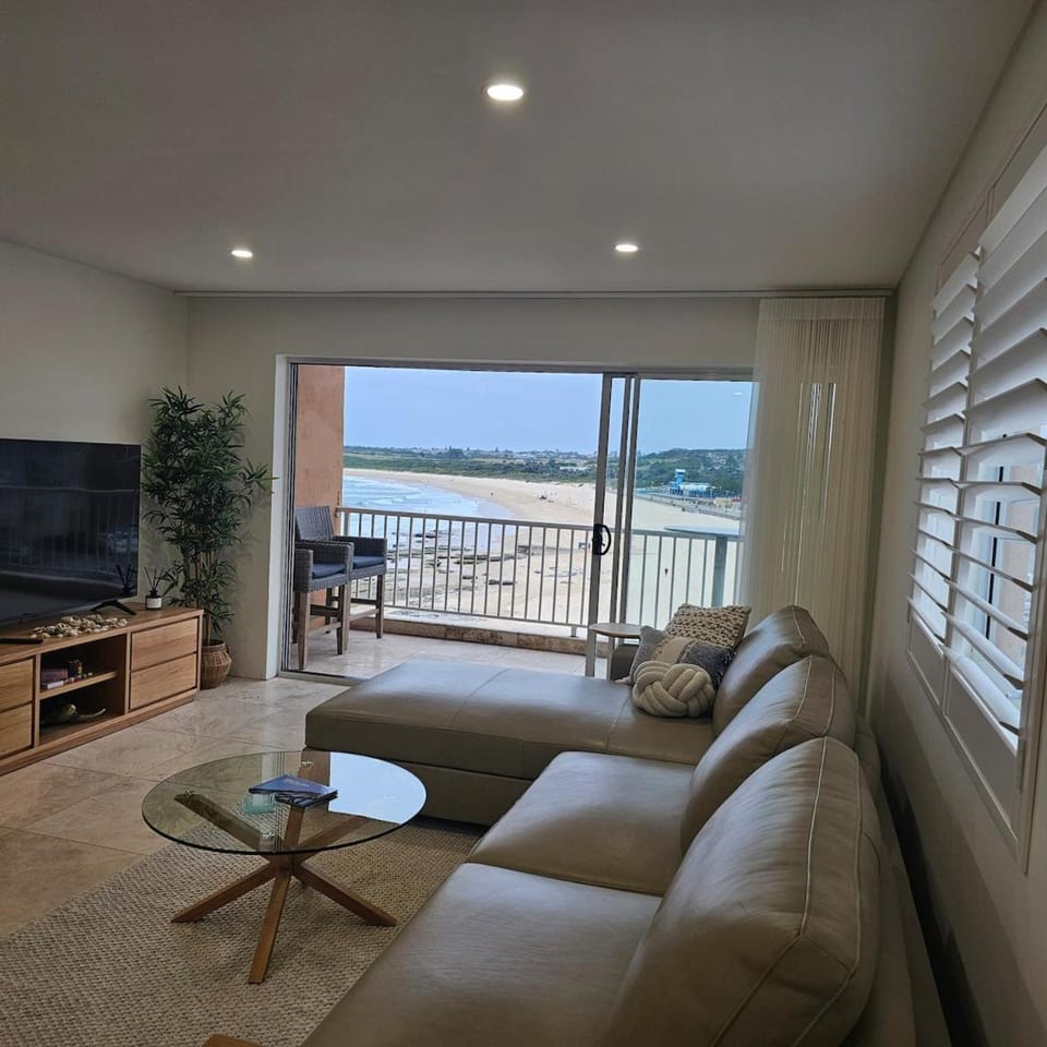 Communal lounge/ TV room, TV and multimedia, Living room, Evening entertainment, Sea view