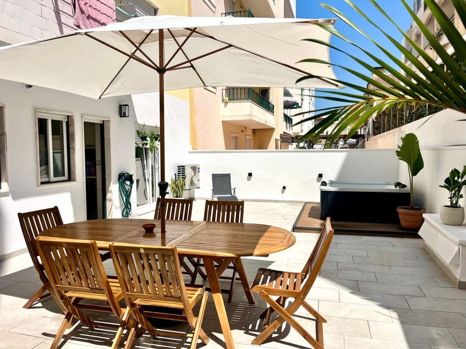 Patio, Day, Balcony/Terrace, Dining area