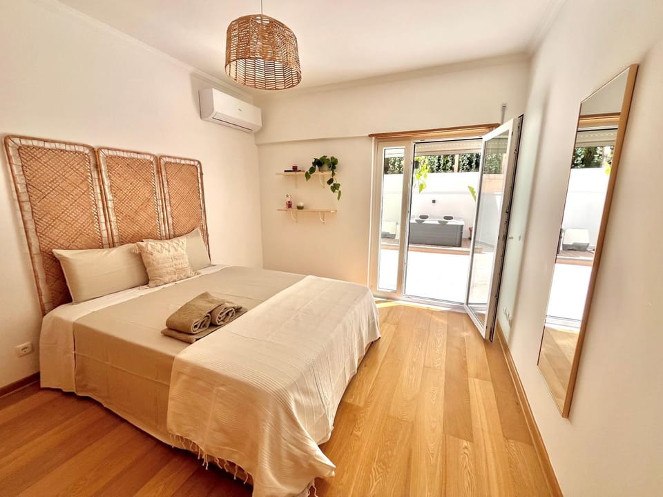 Bed, Photo of the whole room, Bedroom, air conditioner