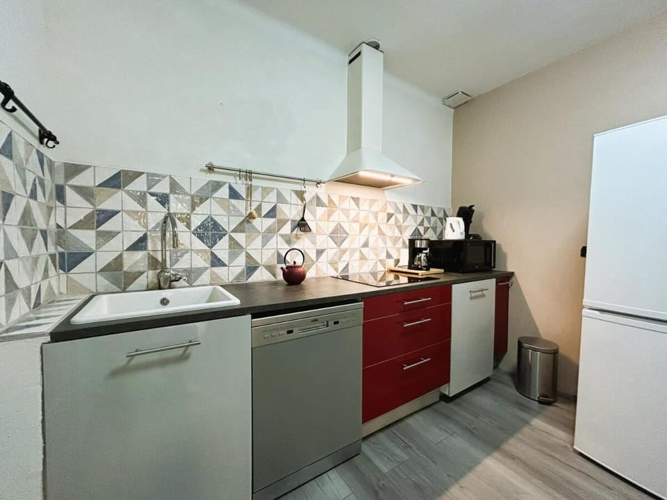 dishwasher, microwave, kitchen
