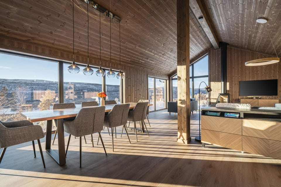 Natural landscape, TV and multimedia, Living room, Seating area, Dining area