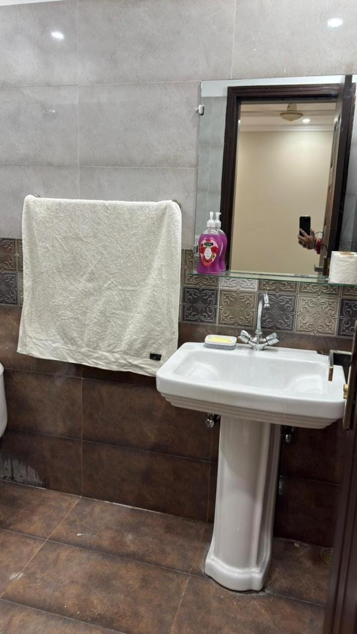 Bathroom, towels