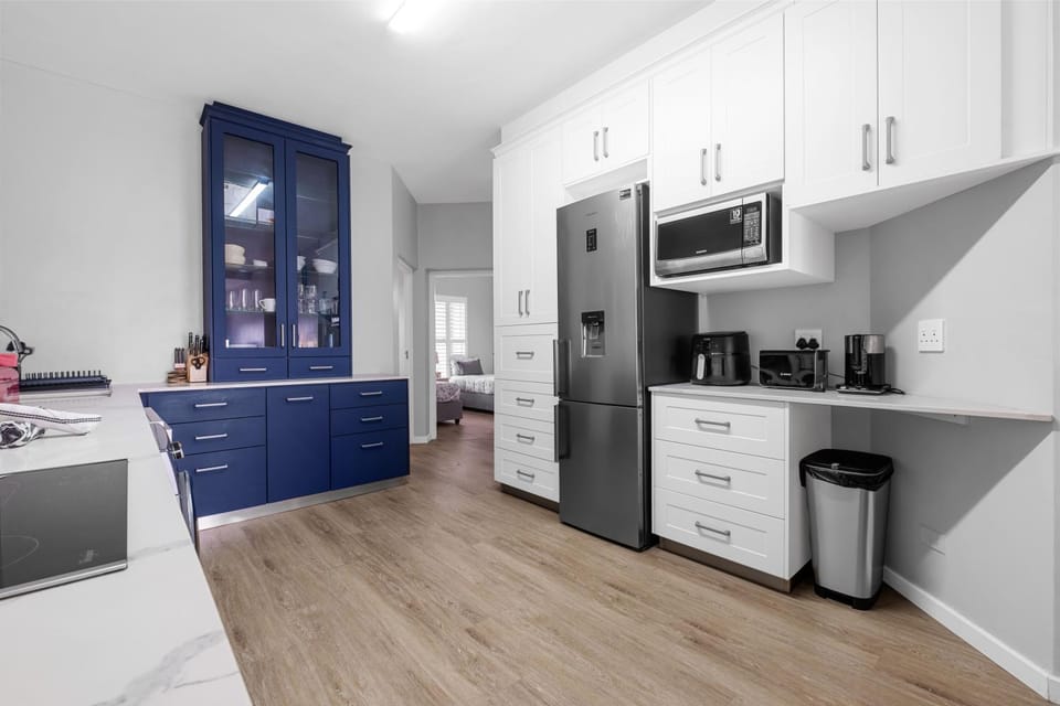 Coffee/tea facilities, Kitchen or kitchenette, dishwasher, oven, stove, toaster