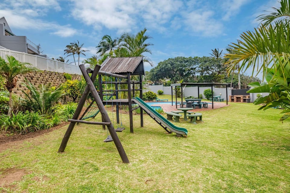 Communal lounge/ TV room, Spring, Day, Children play ground, Children play ground, Garden, Garden view