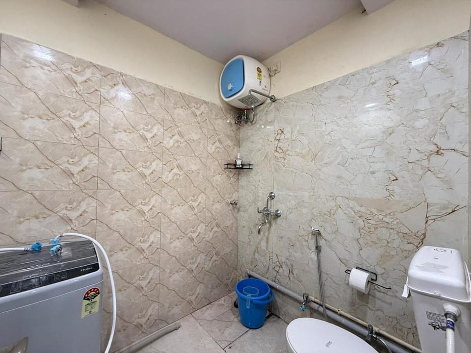 Shower, Toilet, Bathroom, washing machine