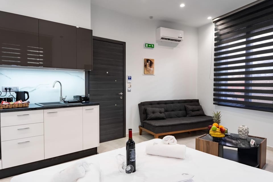 Bed, Kitchen or kitchenette, Photo of the whole room, Seating area